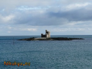 Castillo en medio del agua